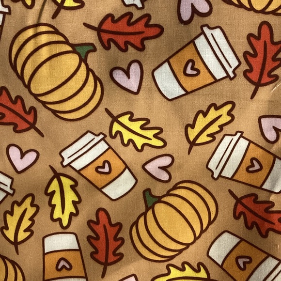 Handmade Holiday Winter Scrunchie (1) - Picture 6 of 6